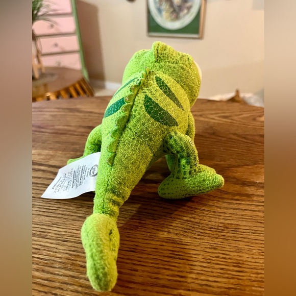 Disney Store PASCAL Chameleon Tangled Plush - 8” Metallic Green - Picture 3 of 6